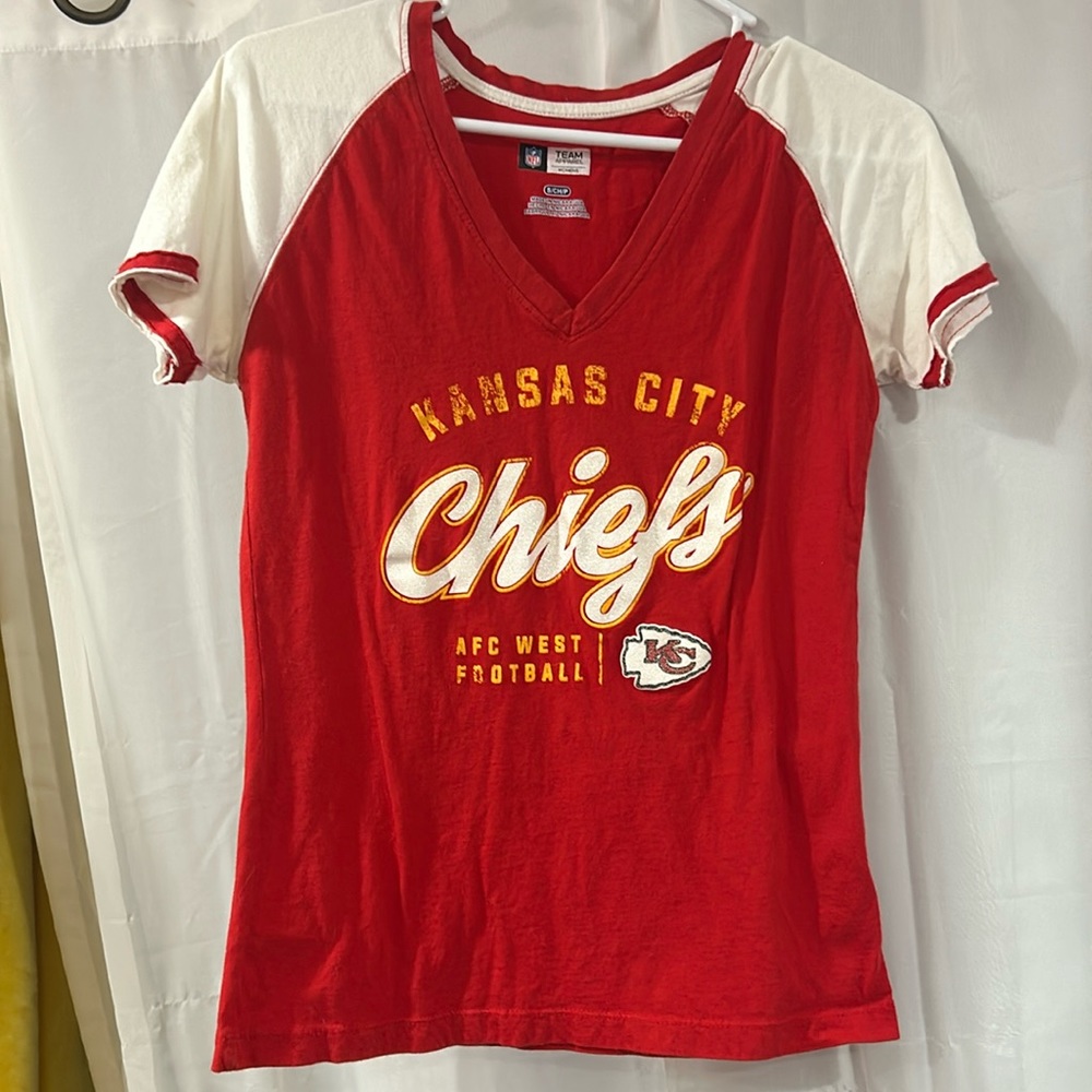 Chiefs women’s small t shirt